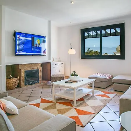 Villa Nicolivos - 5 Bedroom - Rural Location With Mountain Views - Perfect For Families